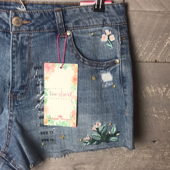 Must have high rise shorts - Picture 2 of 6